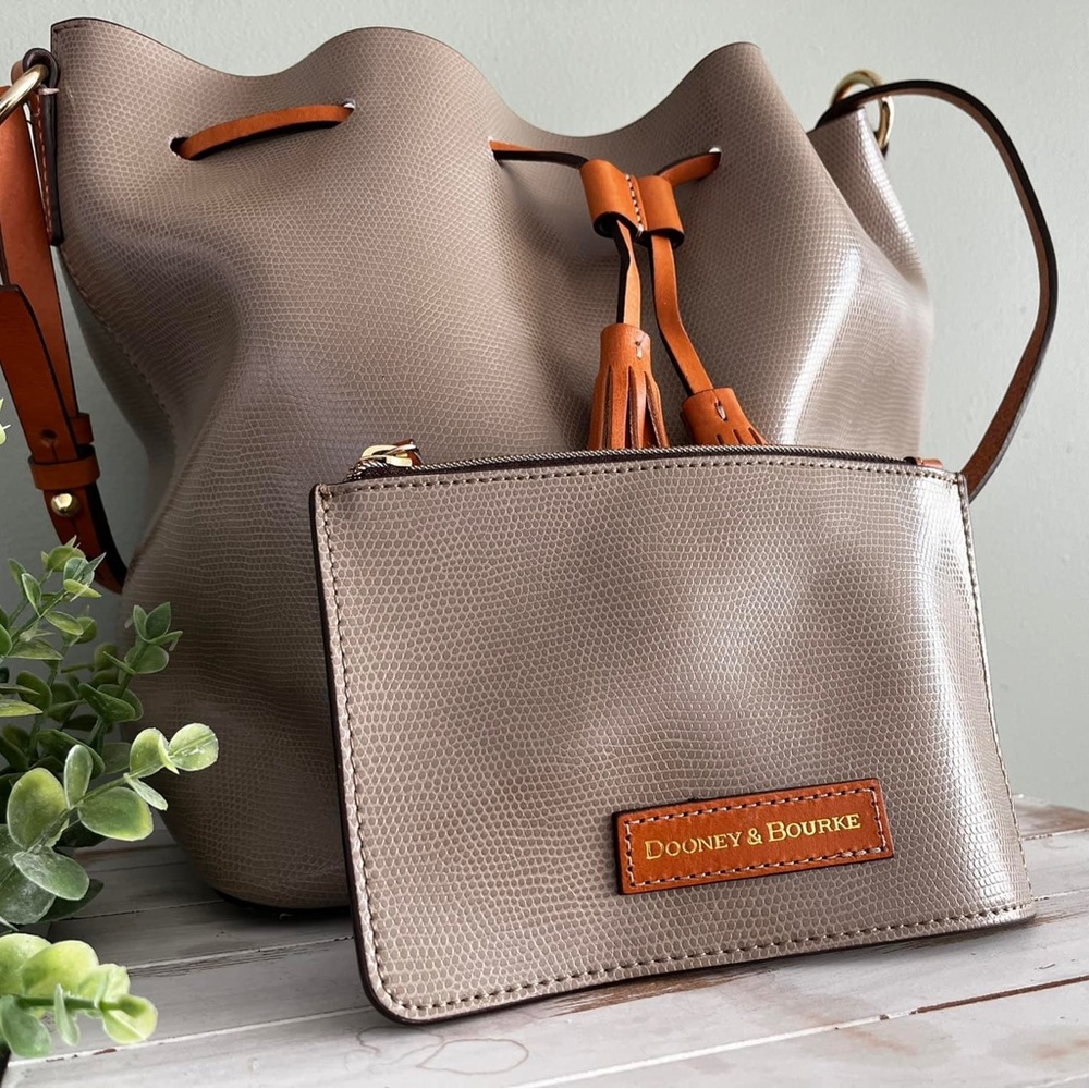Dooney & Bourke authentic Siena Serena taupe crossbody bag,w/matching coin purse